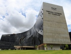 Supermercado pagar� verbas trabalhistas a policial que trabalhou como seguran�a